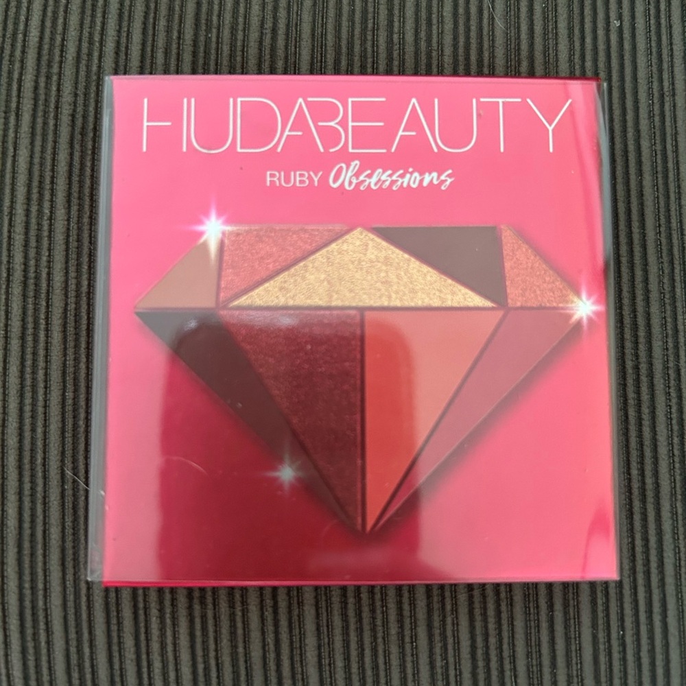 HUDA BEAUTY Ruby Obsessions Eyeshadow Palette